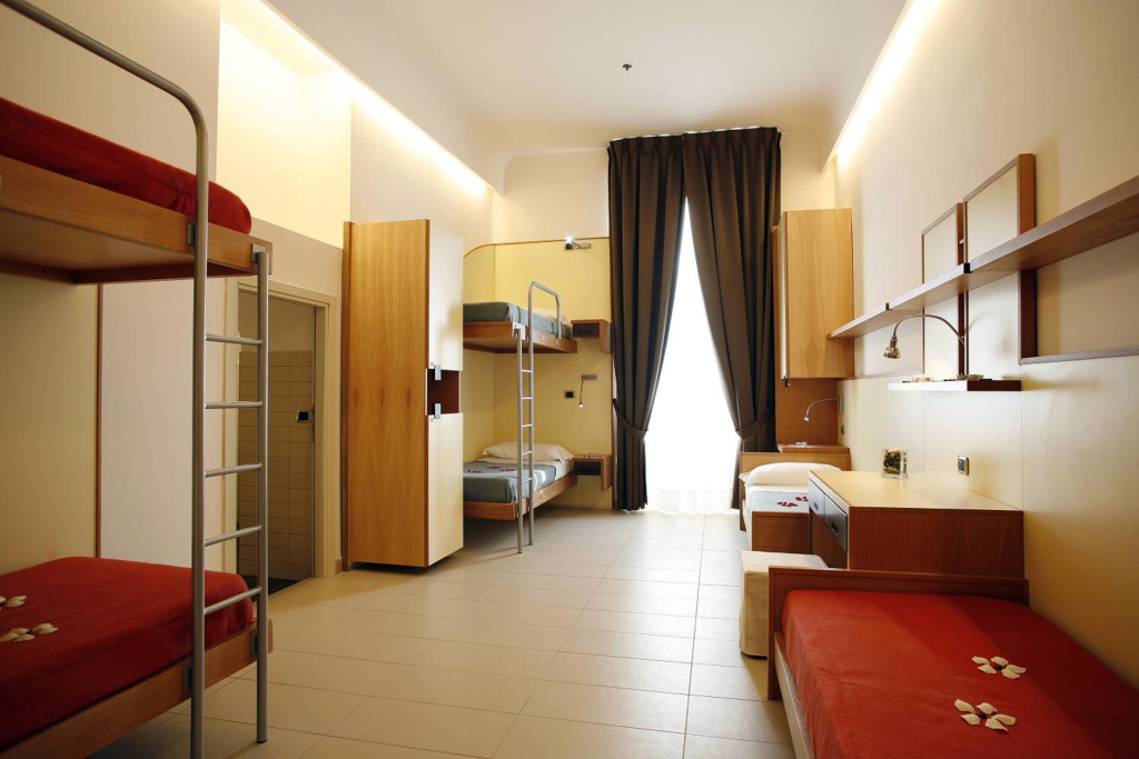 Seven Hostel & Rooms