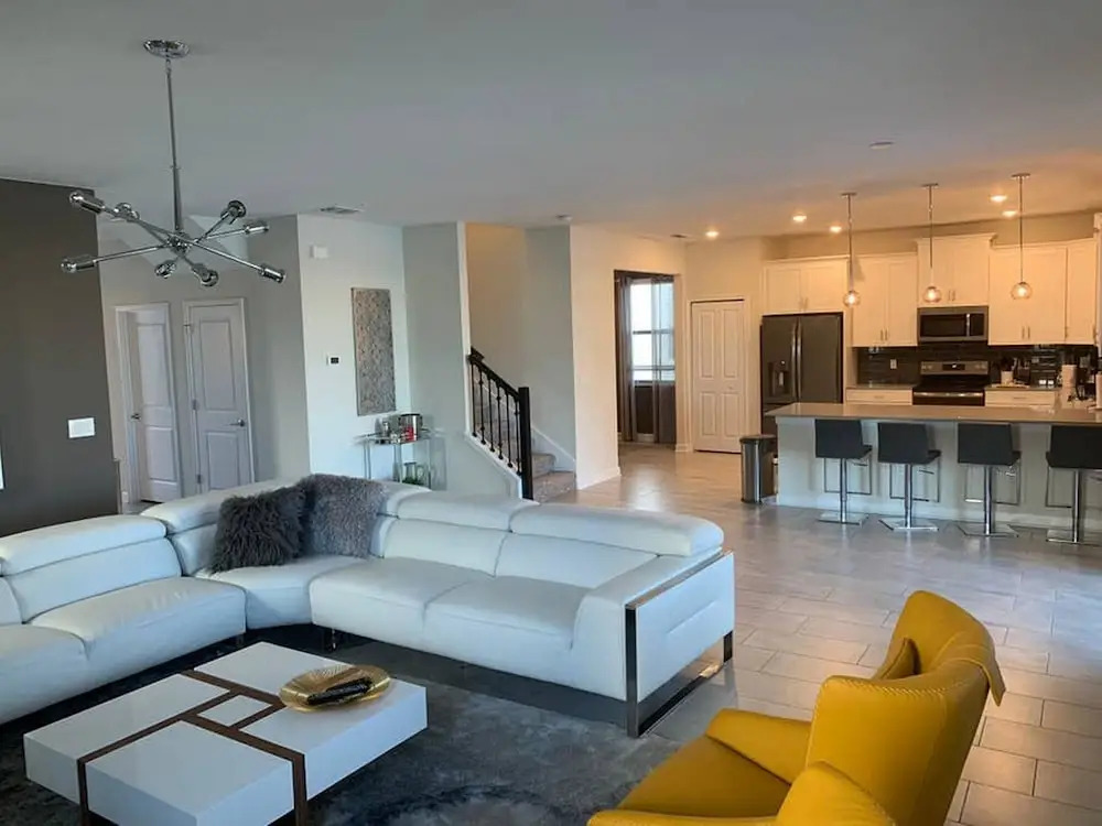 Gorgeous Single Home With Pool and Game Room Sl2953