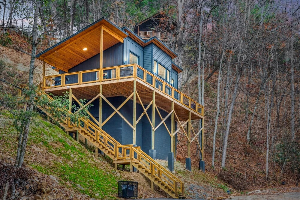 Along The Tree Top 1 Bedroom Cabin by Redawning