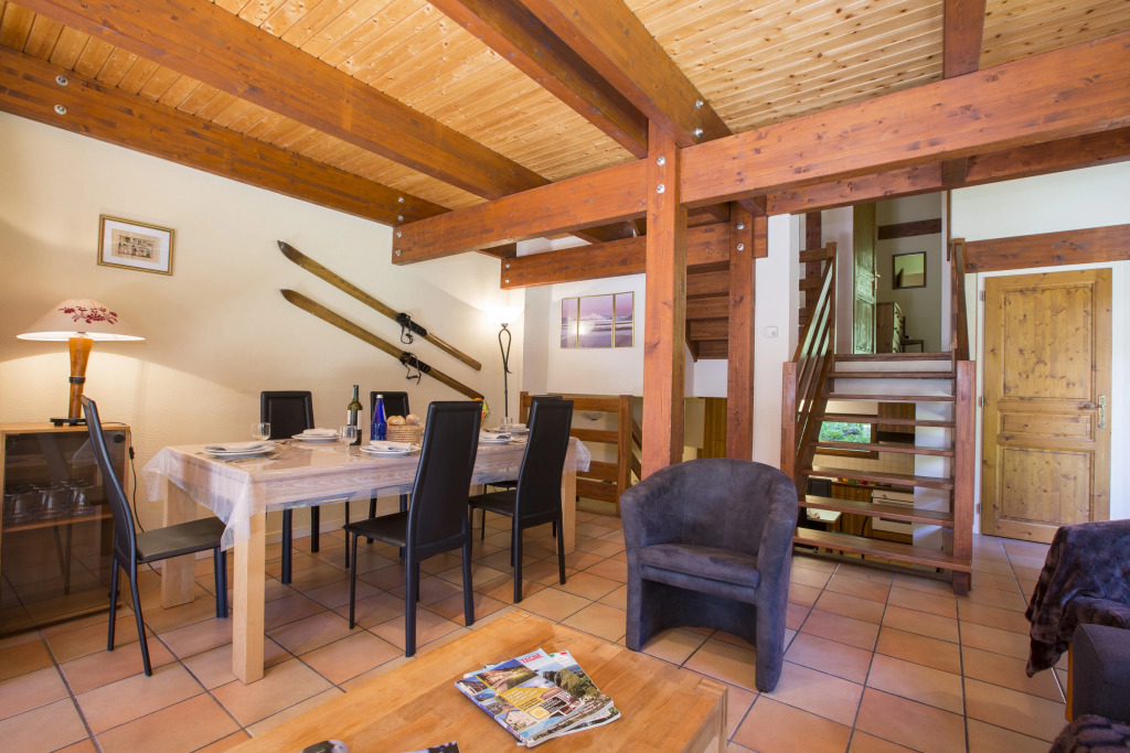 Chalet Chantey Mourry 67 Ski Chalet & Sleeps 8-9 - Happy Rentals