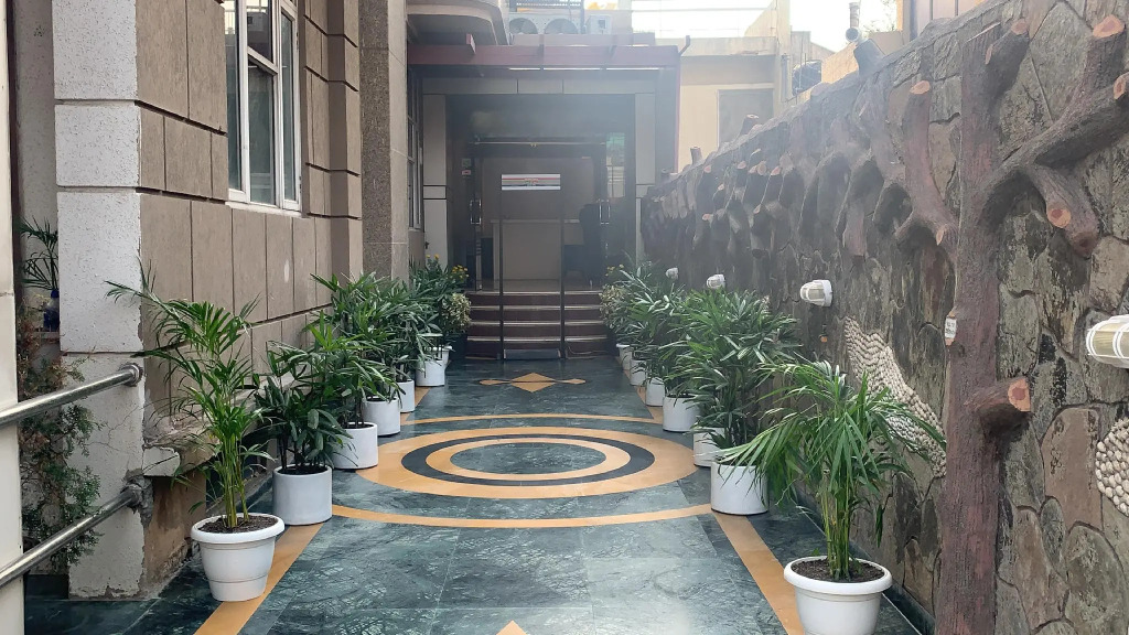 Hotel Aman Palace-Rajouri Garden