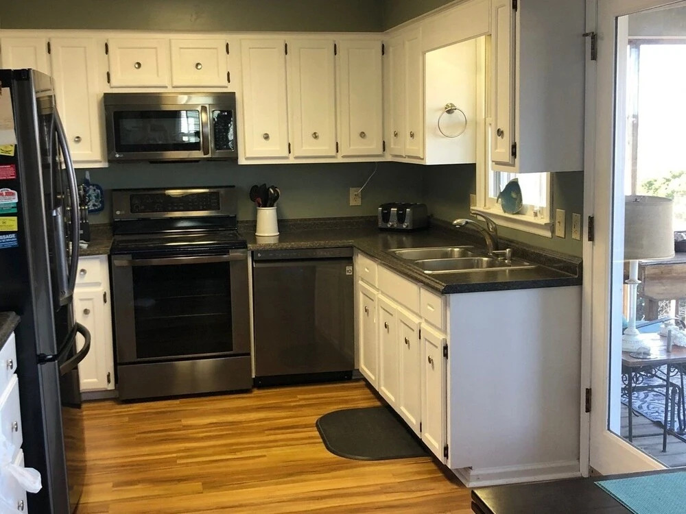 Tailslide Inn 4 Bedroom Home by RedAwning