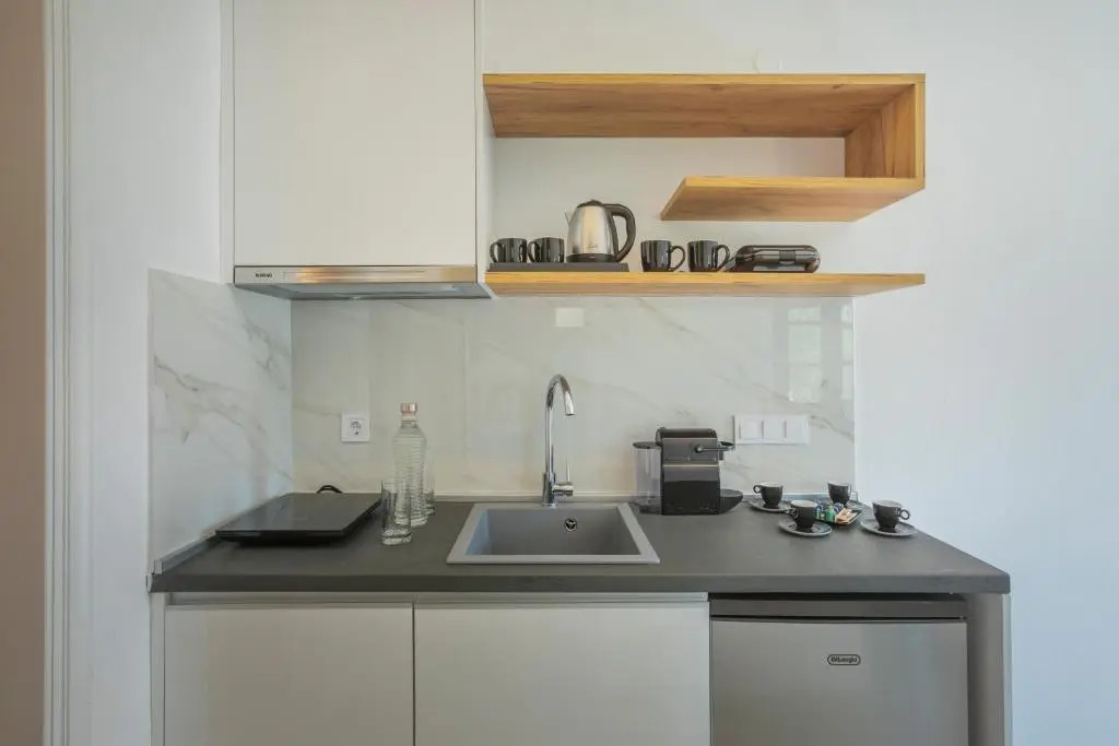 Eleon Suites & Apartments