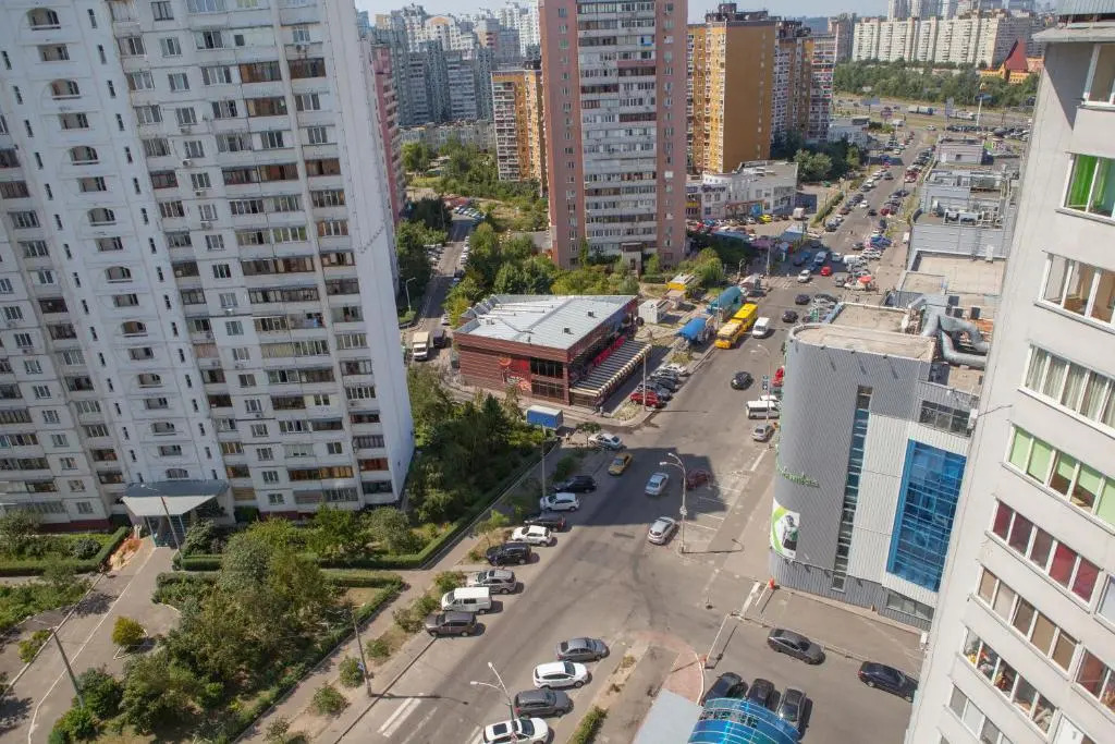 Apartment in 2 Min from Poznyaky Metro Station