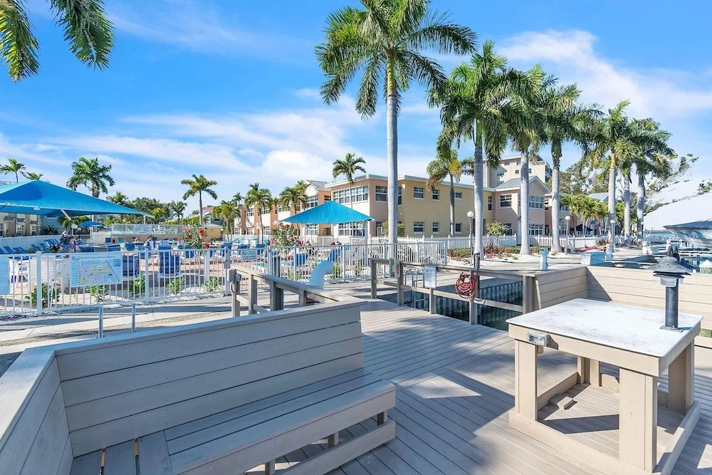 Barefoot Beach Resort F106