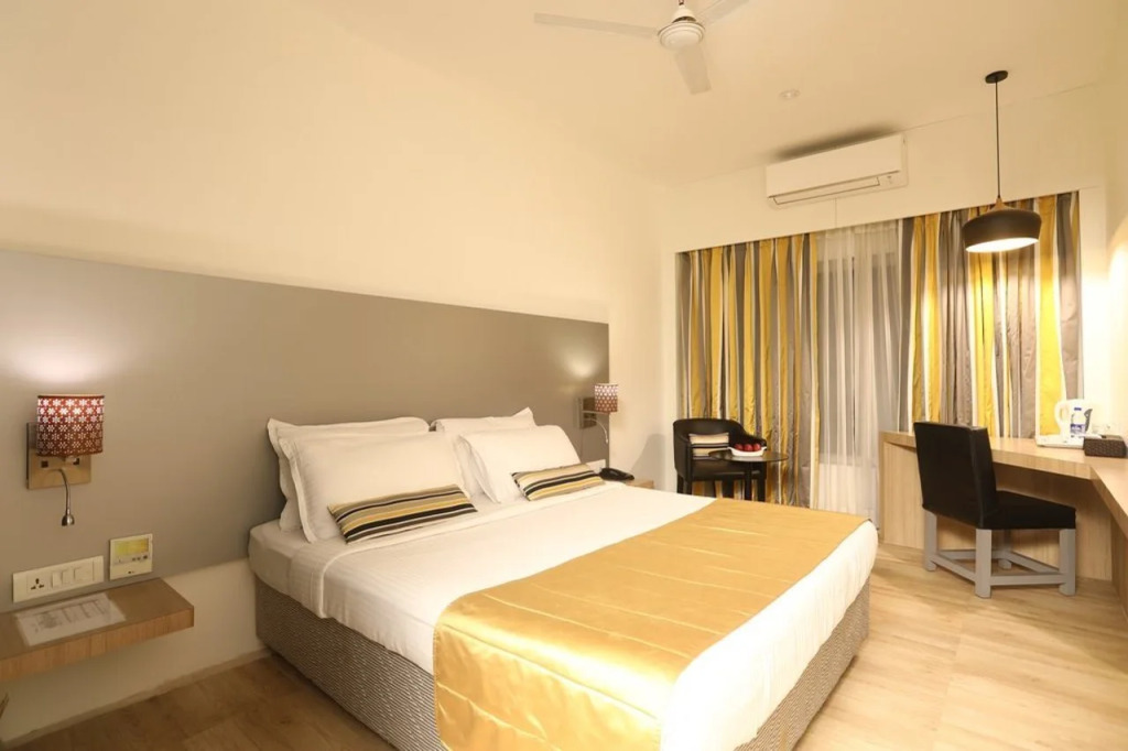 Mumbai Metro - The Executive Hotel