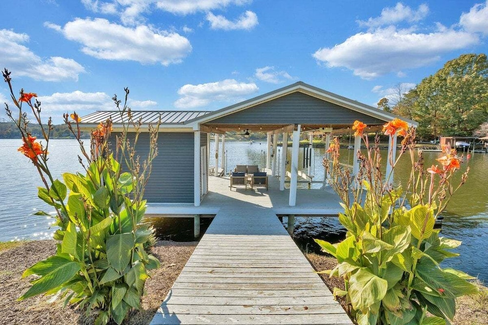 Paradise Point - Lakefront Home With Private Dock!