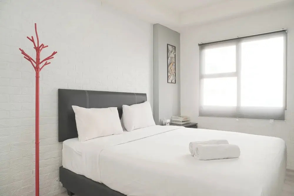 Minimalist And Cozy Living 1Br Belmont Residence Puri Apartment