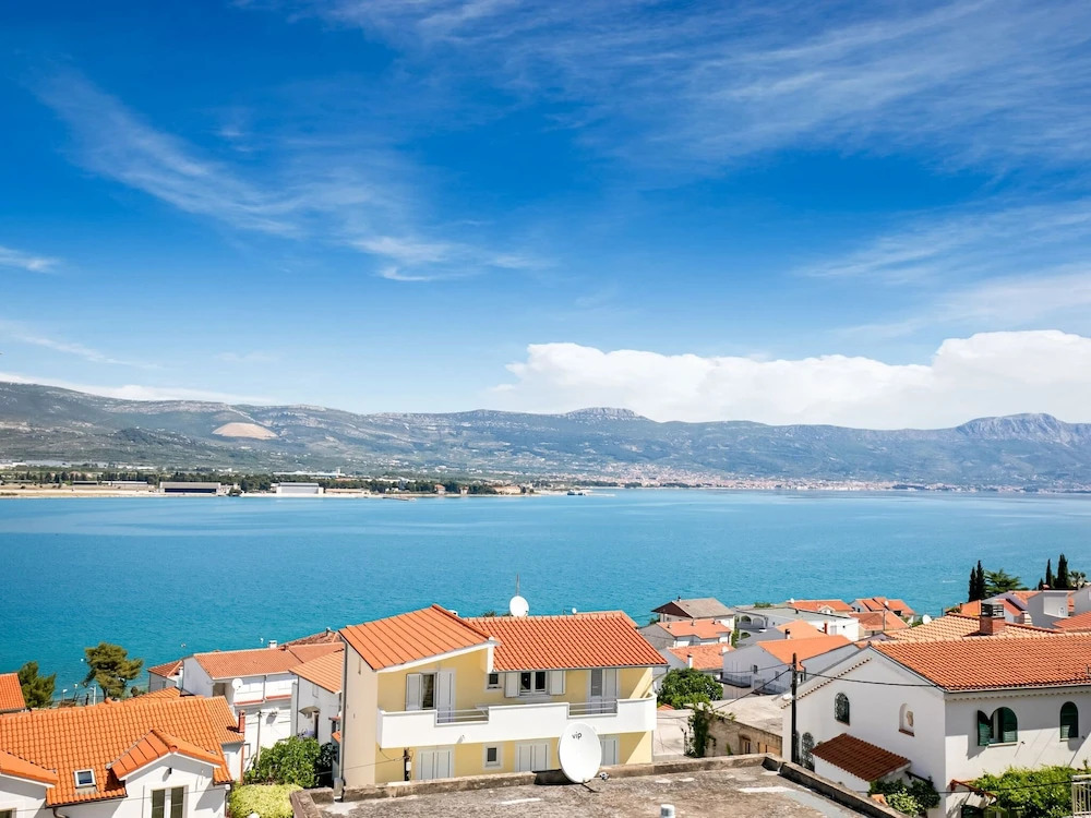 Restful Apartment in Mastrinka near Beach & Town Center