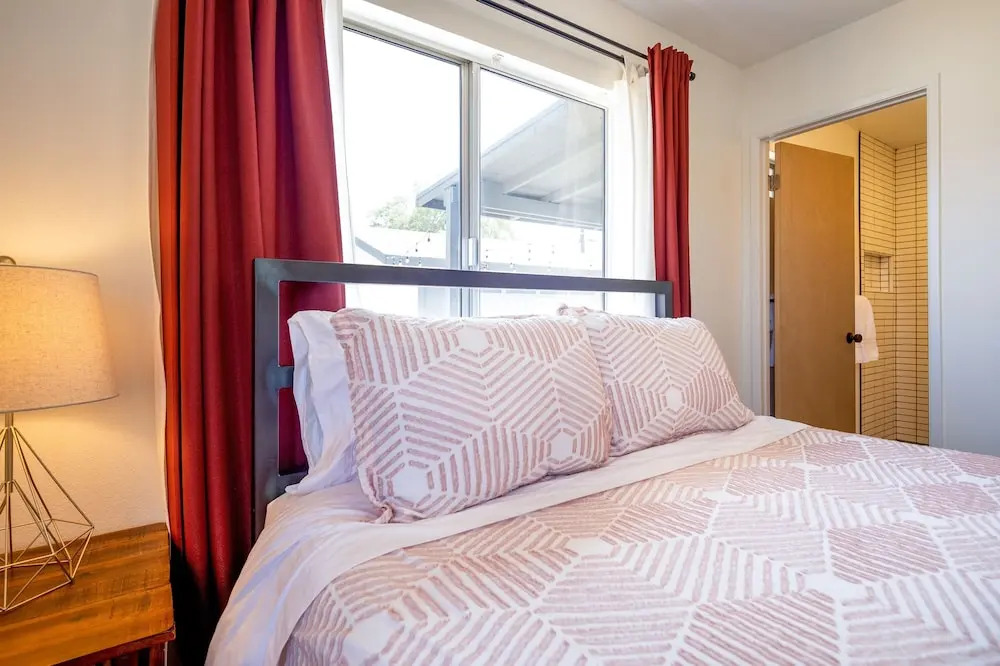 The Rockhopper - Hot Tub, Fire Pit & Walk To Downtown Jt! 4 Bedroom Home by RedAwning