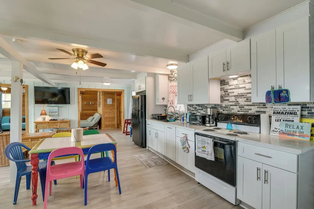 Walk to Shore: Freeport Beach House w/ Grill