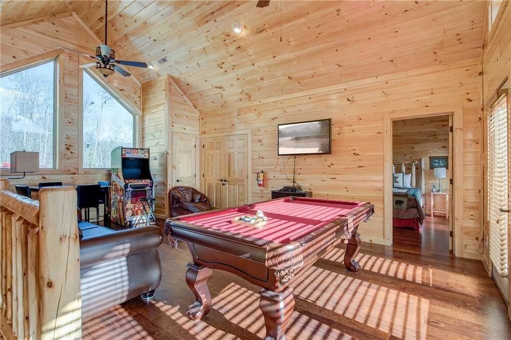 Damrons Dream 5 Bedroom Mountain View Home with Hot Tub