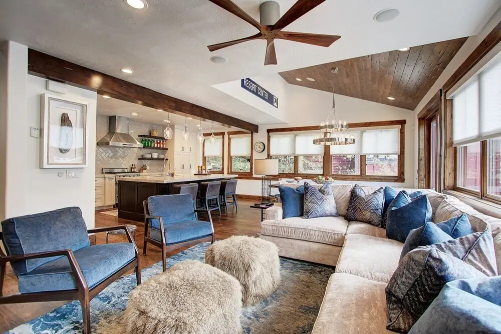 Modern 5bdr Right off Main Street w/ Hot Tub Main Street Escape by Avantstay