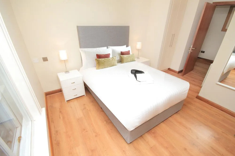 College Green Beautiful Apartment