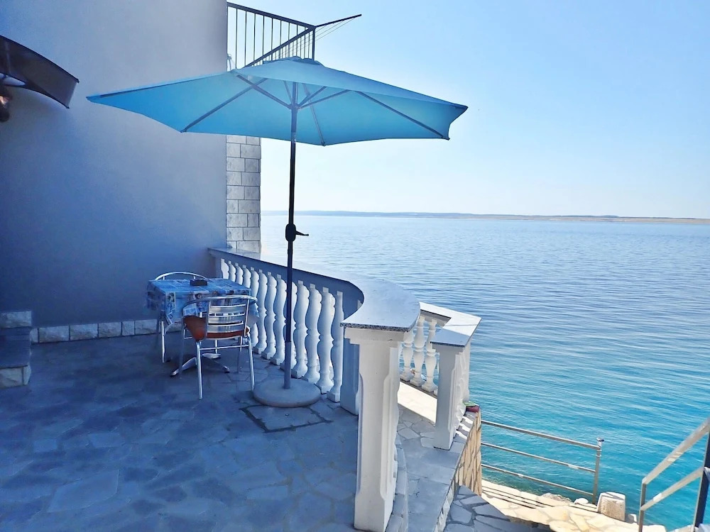 Apartments Lilly by the sea