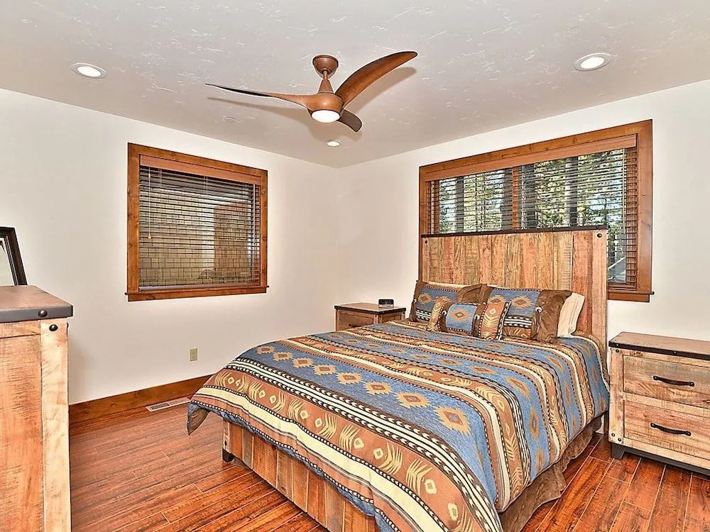5BR 4BA Lake Tahoe Luxury Vacation Rental by RedAwning