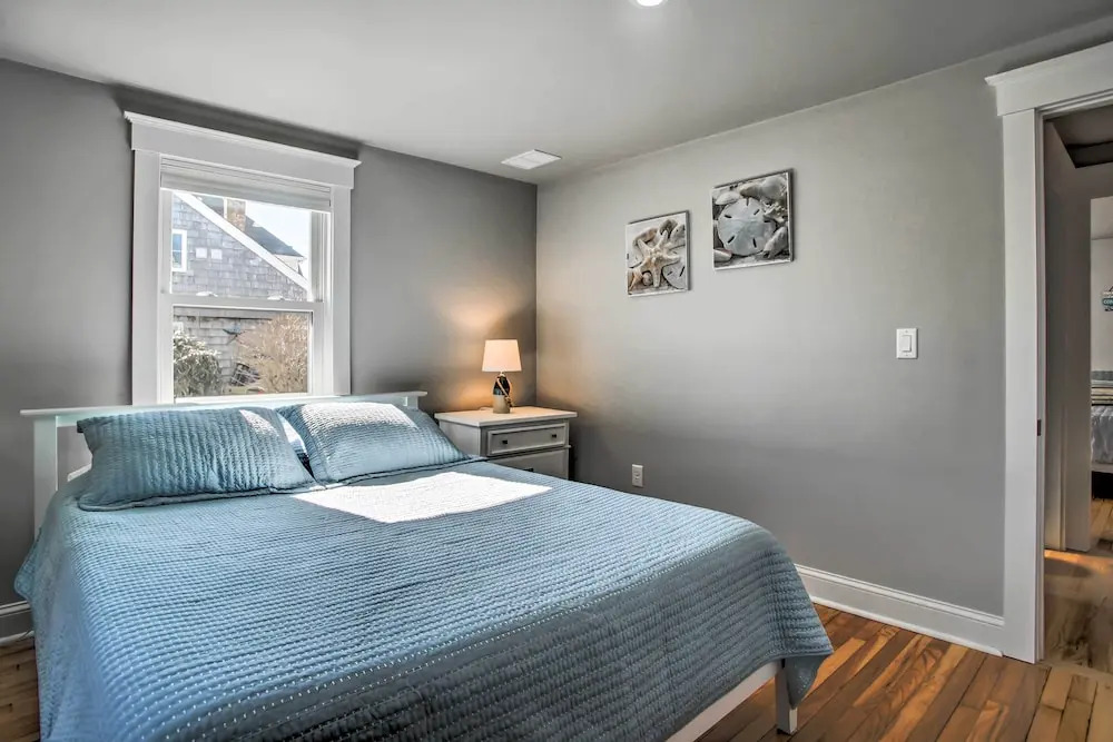 Walk to Shore: Updated Buzzards Bay Cottage!