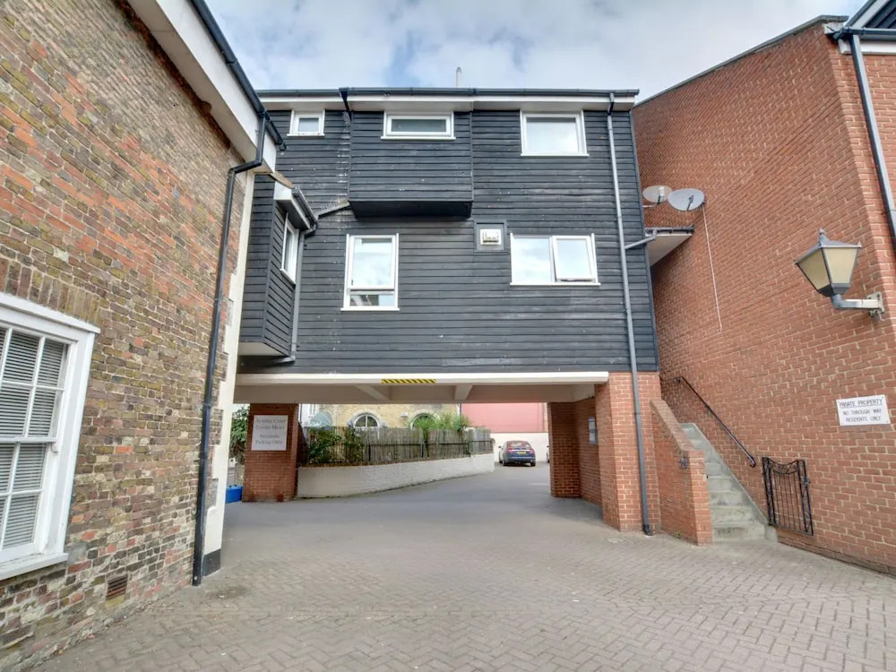 Spacious Apartment in the Port City of Sandwich With the Medieval Cinque Port
