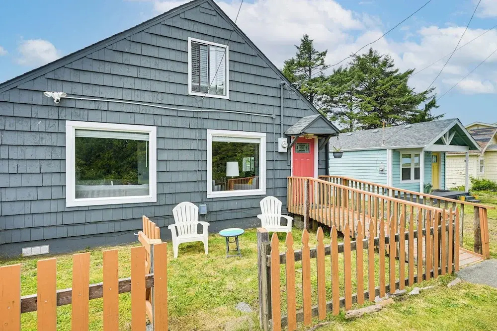 Walk to Beach: Charming Home - 3 Mi to Seabrook