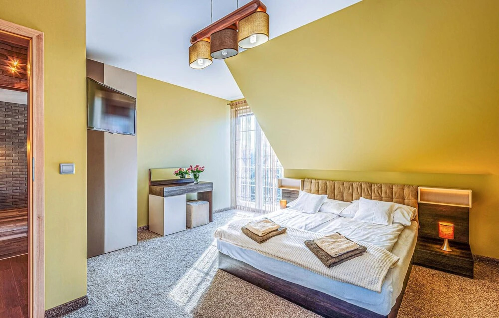 5 Bedroom Stunning Home In Grzybowo