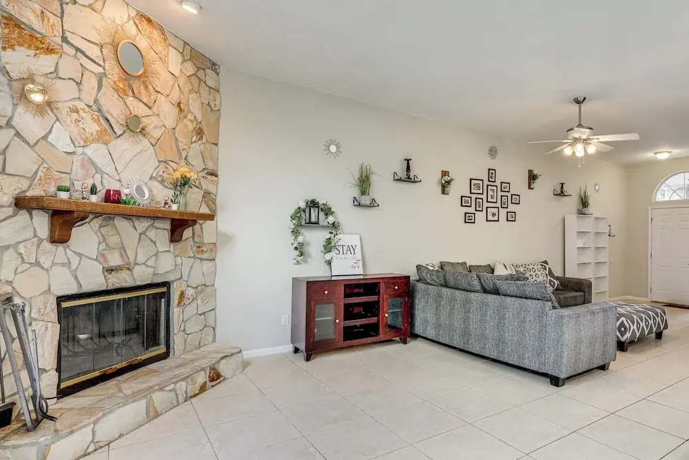 Jacksonville Family Home: Near Shopping & Dining!