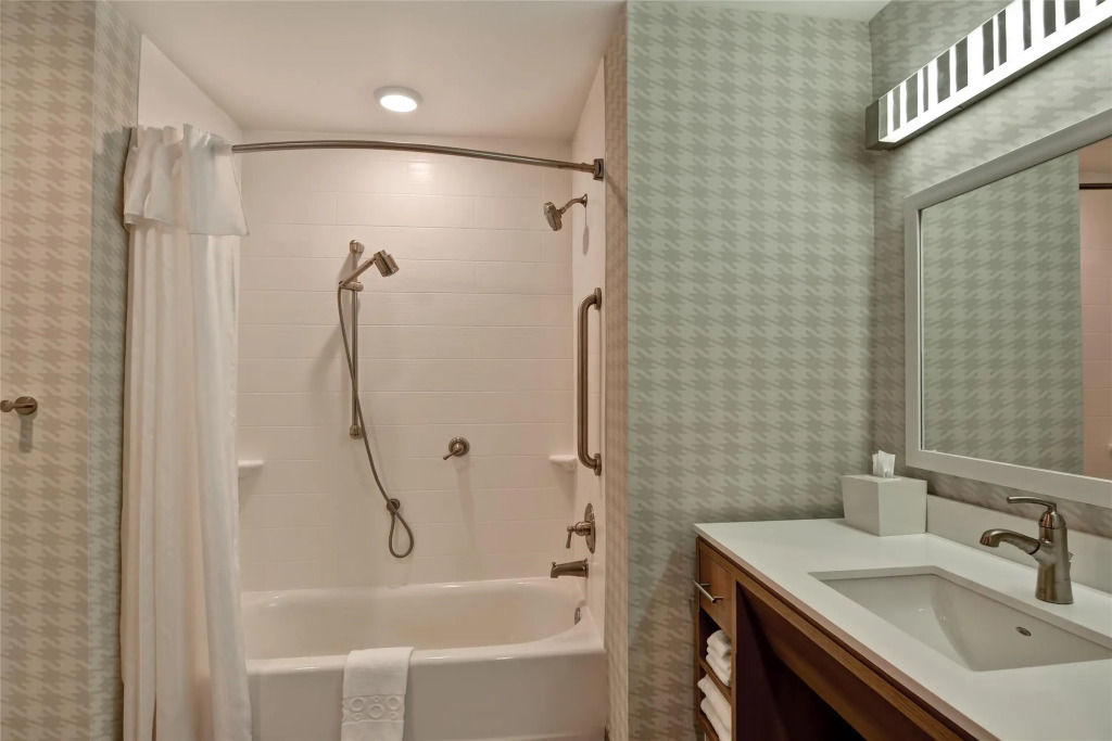 Home2 Suites By Hilton Tampa USF Near Busch Gardens
