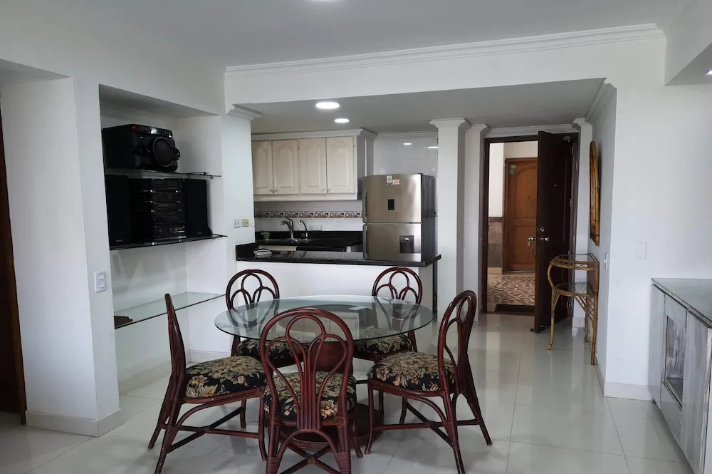 Apartamento con Balcn y Vista a la Baha del Laguito