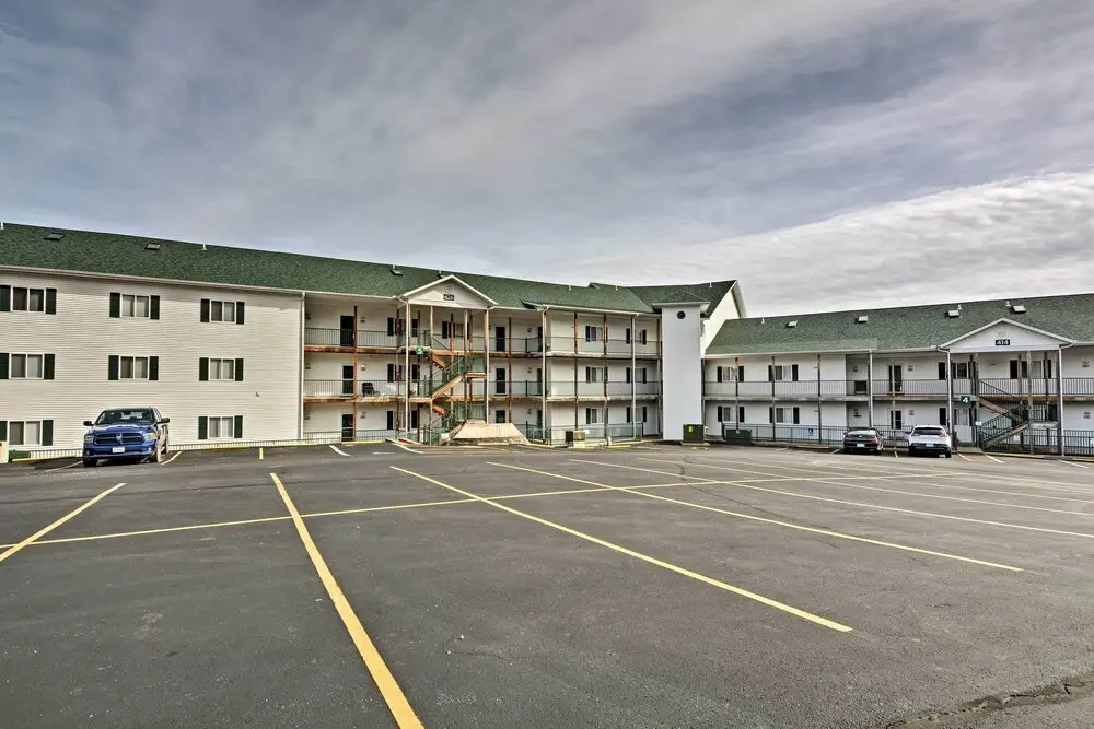 2 Pools! Group-friendly Unit on Lake of the Ozarks