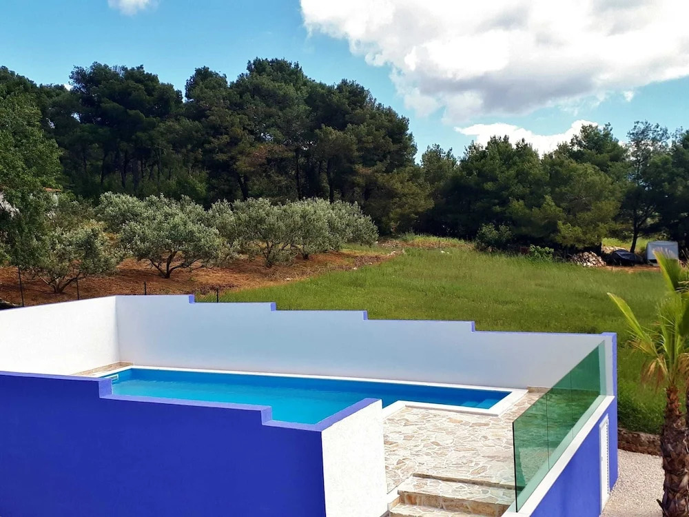 Modern Apartment in Bibinje With Pool
