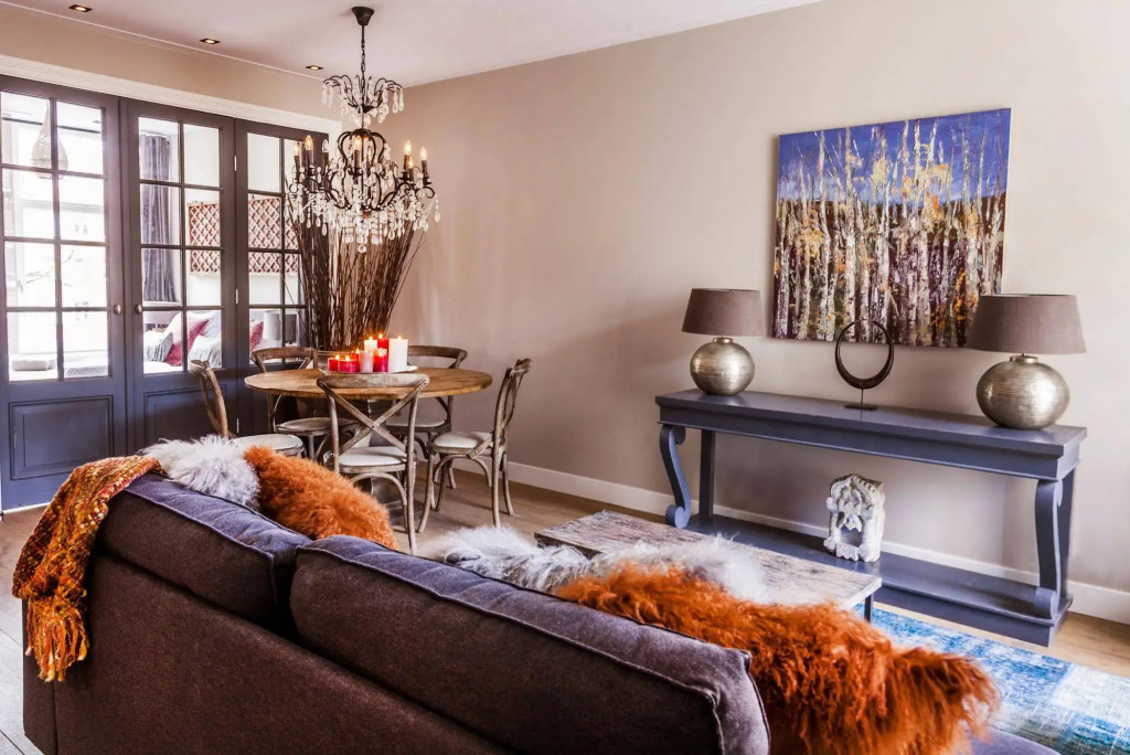 Livia's Hideaway: Elegant Canal