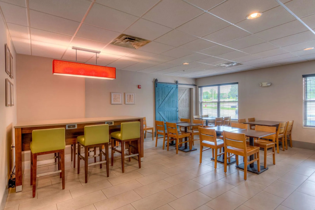 Country Inn & Suites by Radisson, Crystal Lake, IL