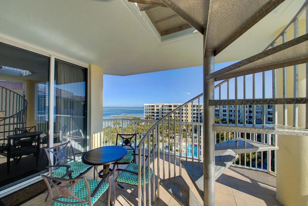 Heron PH-09 - 3 Br condo by RedAwning