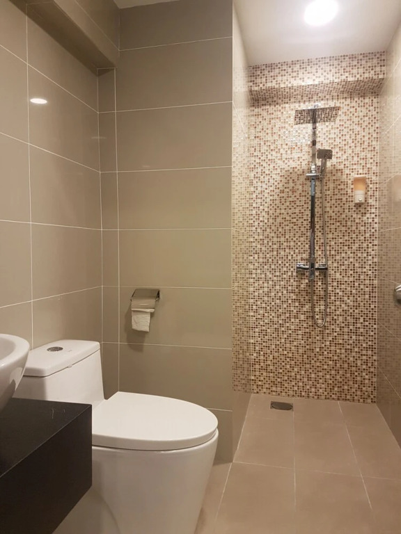 D'Latour Condo by LL