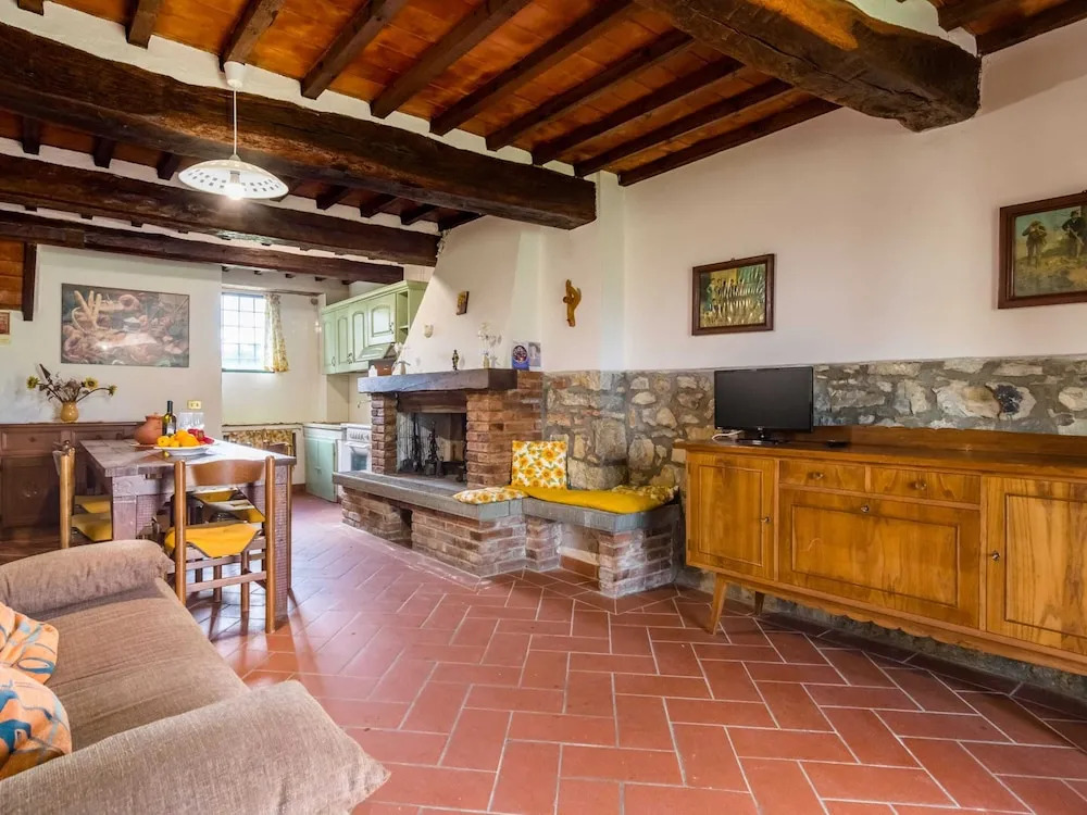 Aesthetic Farmhouse in Bucine with Barbecue