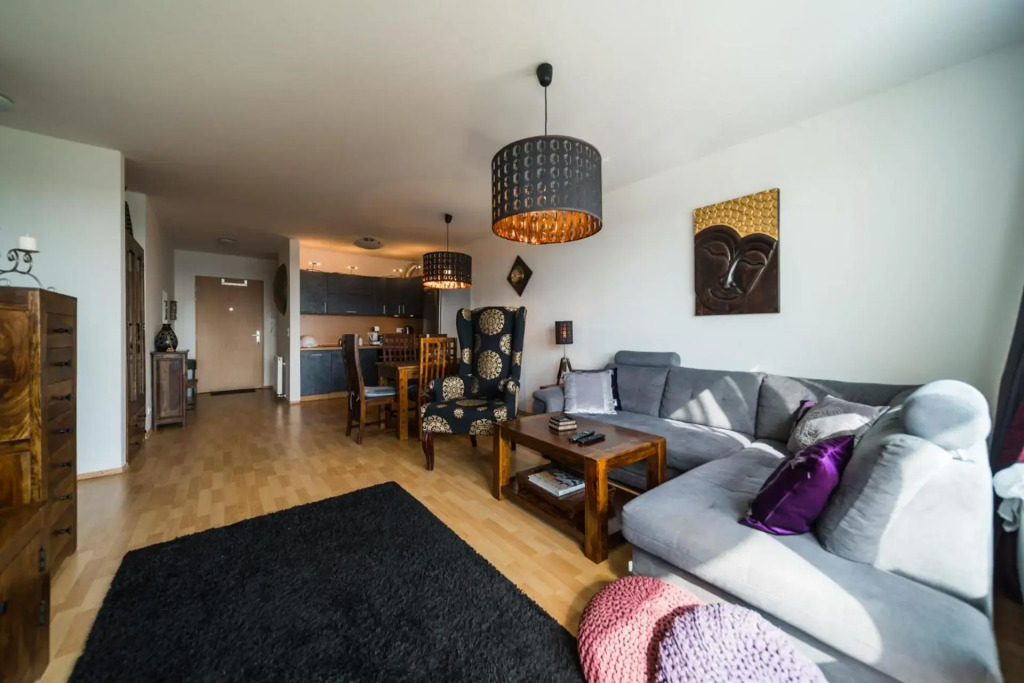 Comfy condo & FREE parking