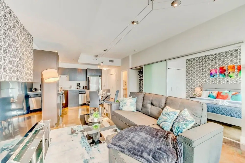 Luxury Condo With City Views Near Stampede Park