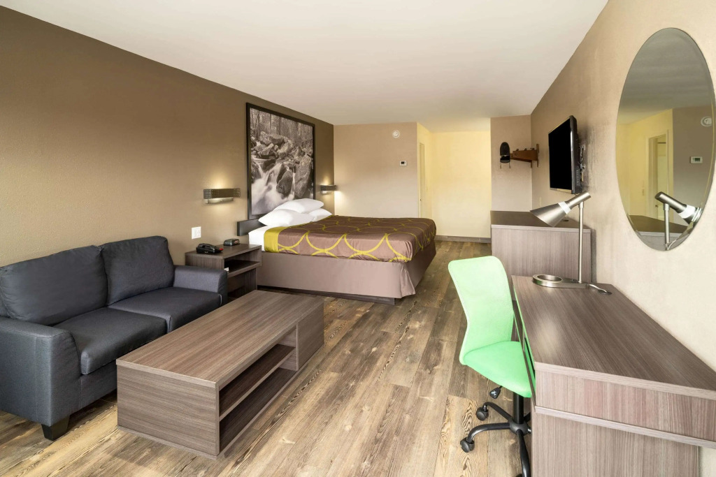 Super 8 by Wyndham Cleveland