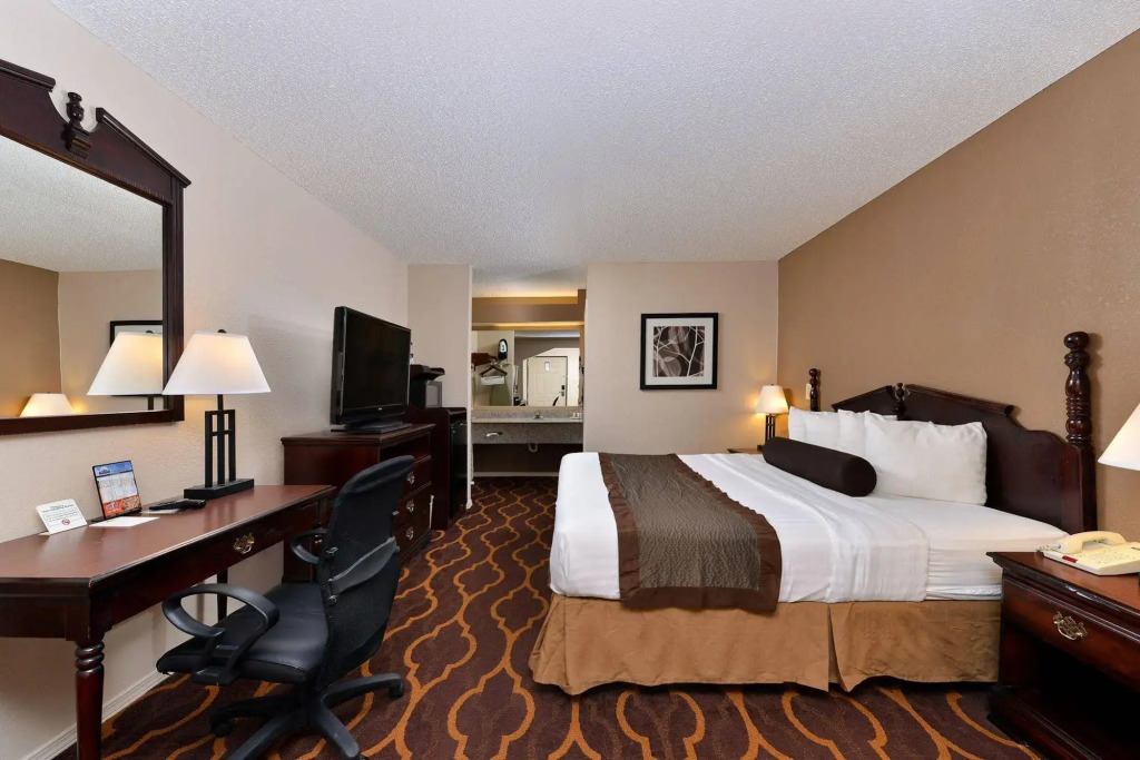 Mockingbird Inn & Suites