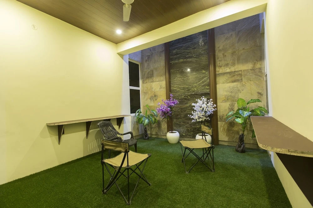 Capital O 7197 Cordon Vay
