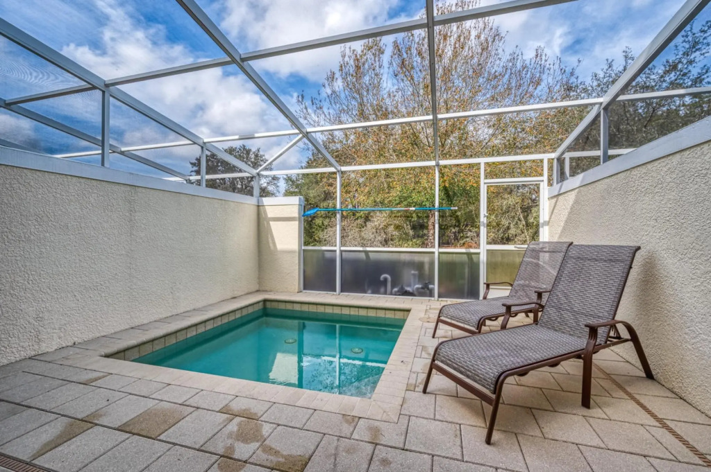 Nice and pleasant townhome villa with private pool near Disney
