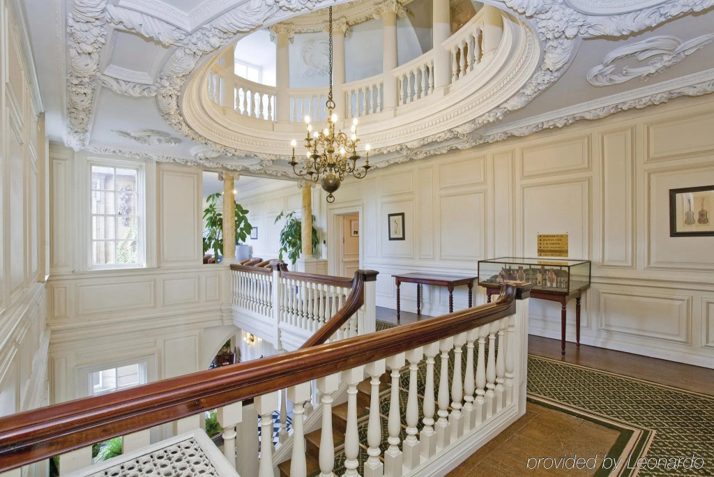 Barnett Hill - Luxury Hotel