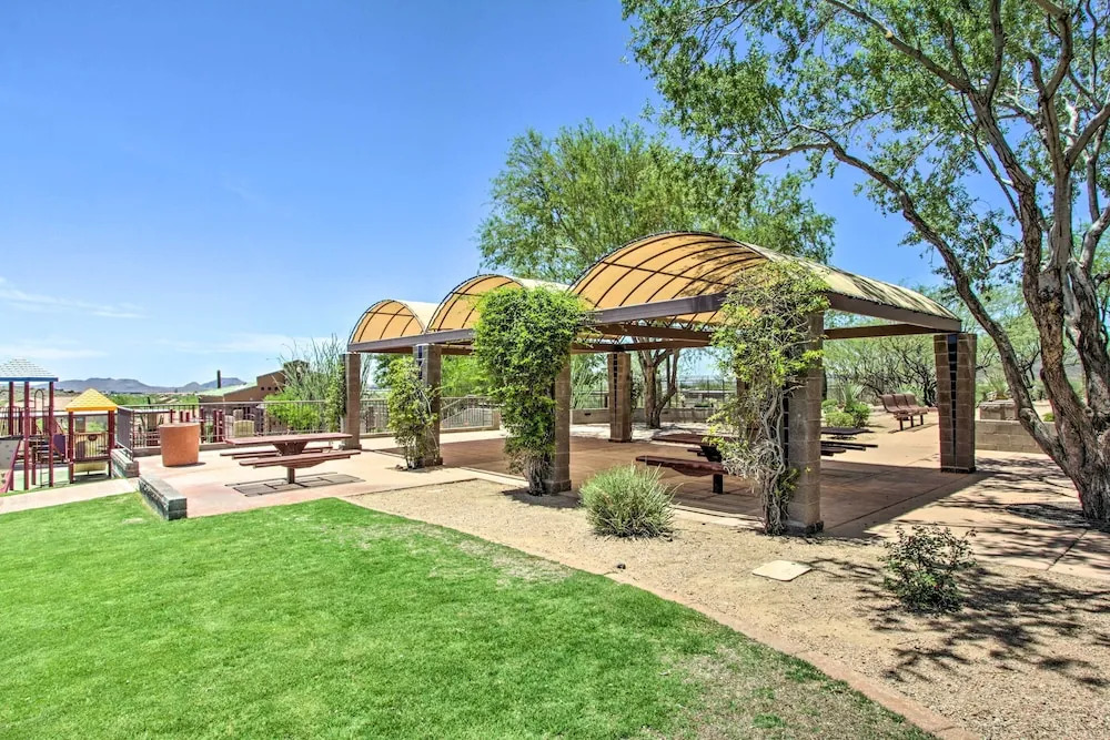 Pool Access! Snowbird Retreat in North Phoenix