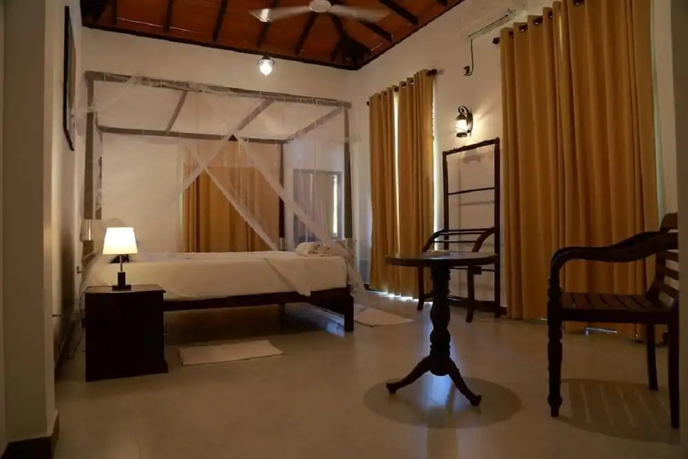 The villa has 6 bedrooms, 1 bathroom, a flat-screen Tv with satellite channels,