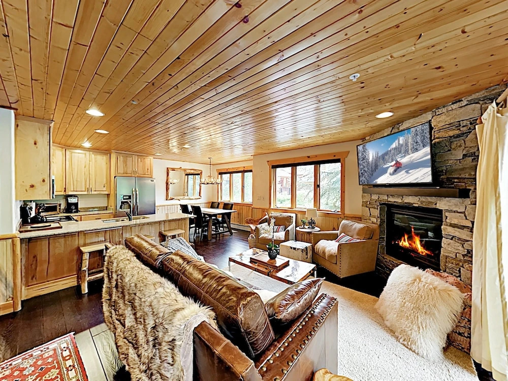 New Listing! Park City , 3 Min. To Lifts 2 Bedroom Condo