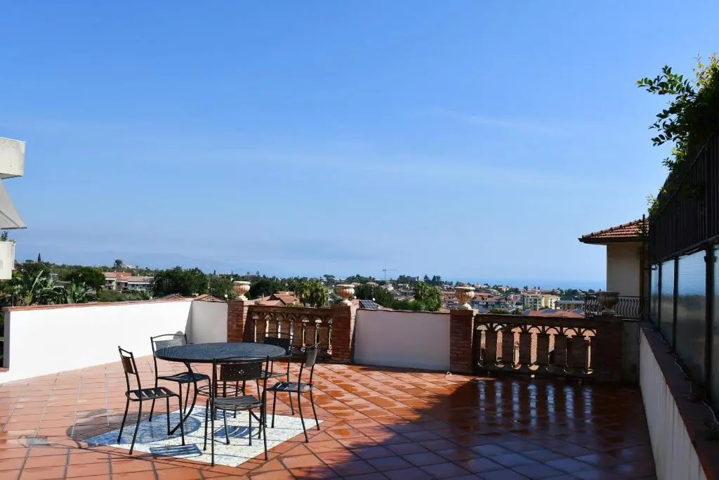 3 bedrooms house with sea view furnished terrace and wifi at Acireale 7 km away from the beach