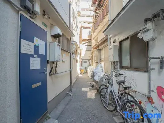 Villa, 3bd/2ba, 4 min walk to station, 2 min tram to Namba/Shinsaibashi, direct airport , max 8ppl