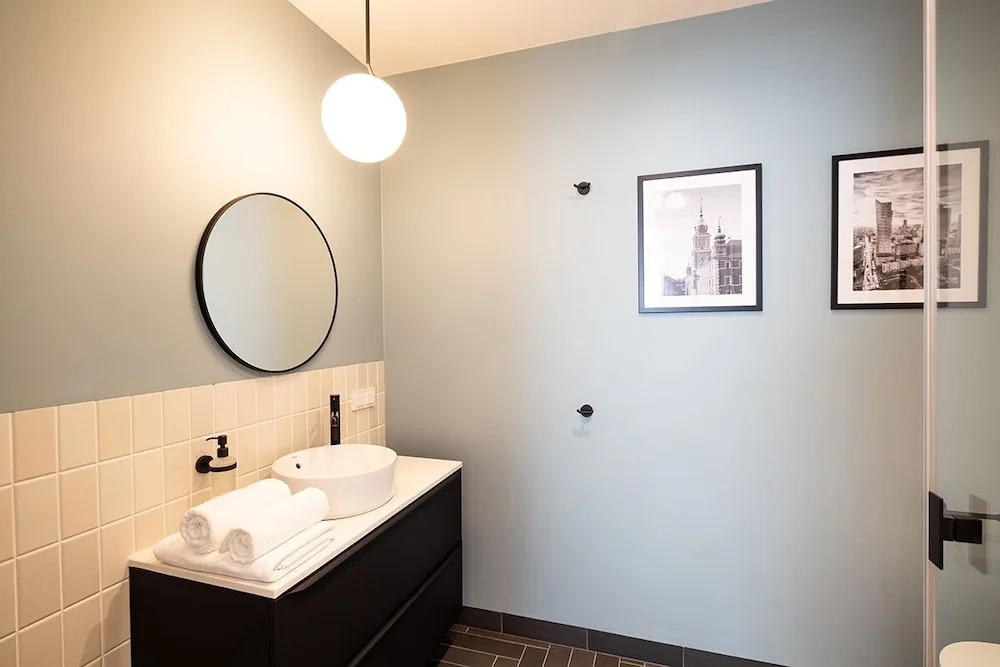 B85 Suites