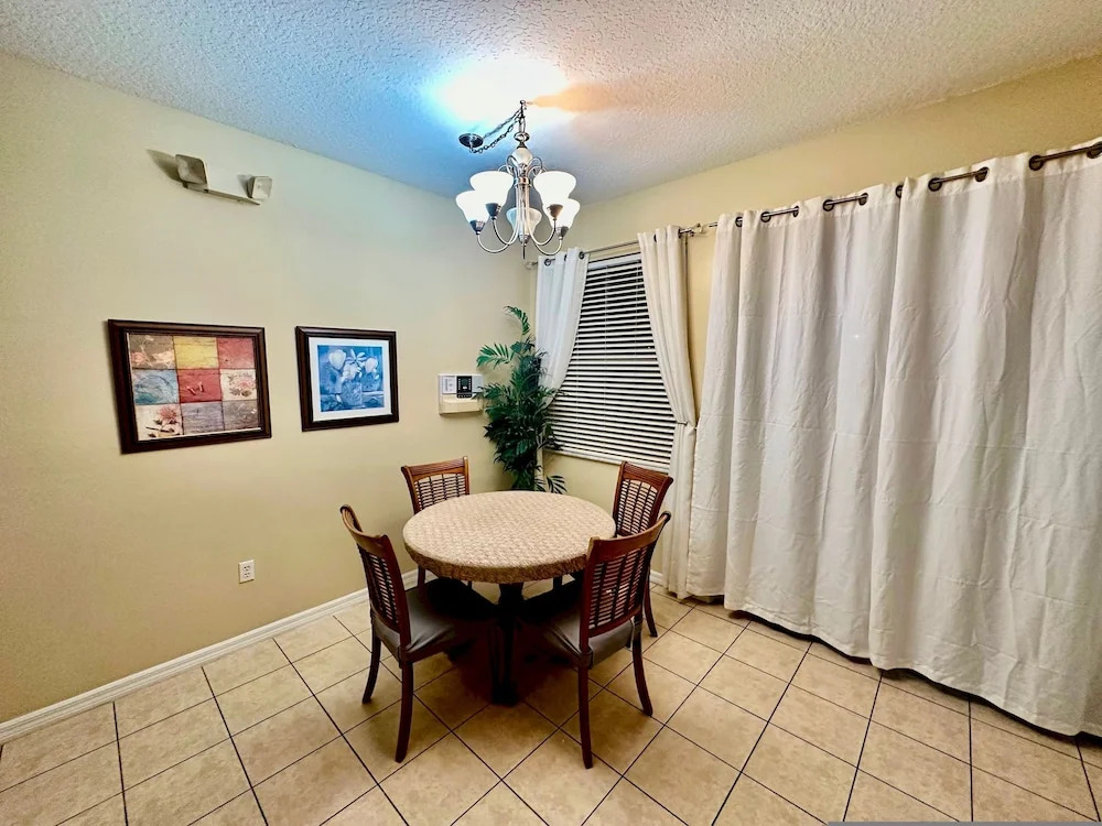 Luxury Compass 3BR Townhouse Near Disney Parks 2