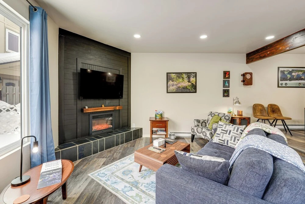 Quiet Anchorage Home: Near Parks, Hikes & Airport!