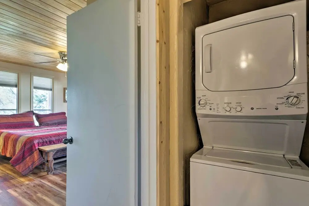 Lavish Ruidoso Condo w/ 2 Private Decks & Hot Tub!